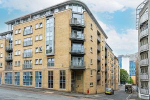 Hamilton Court Ref 700